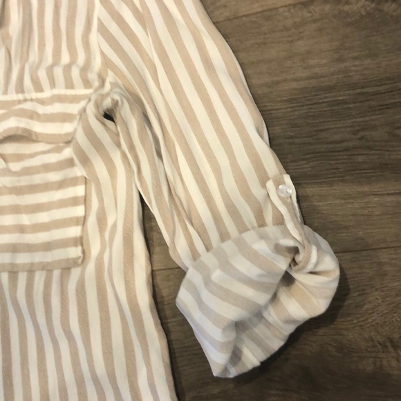 Light pink and white blouse - Picture 4 of 5